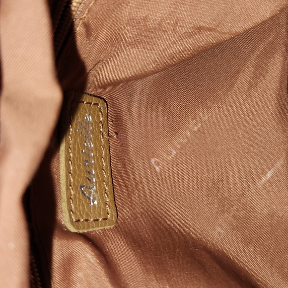 Aurielle leather shoulder bag in good pre-owned condition - Picture 3 of 11